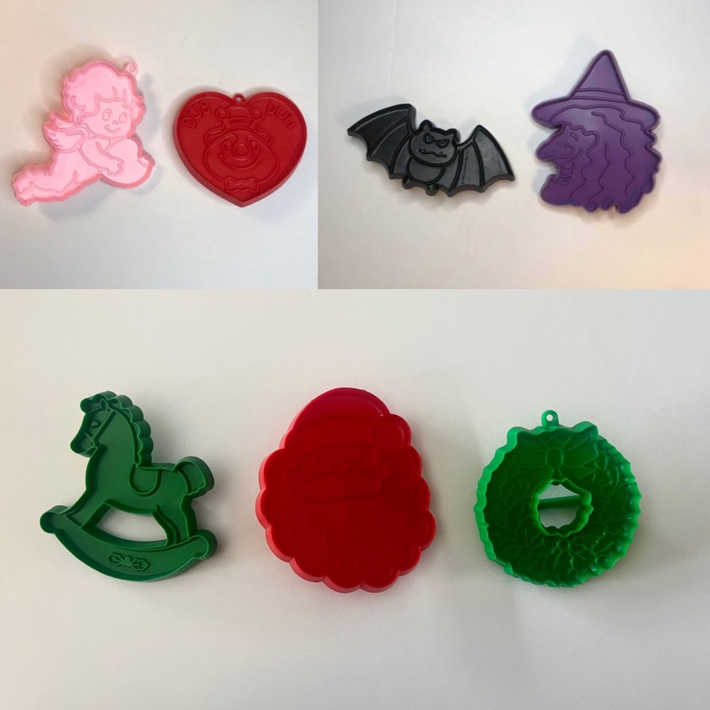 Vintage Hallmark Holiday Themed Cookie Cutters (7)